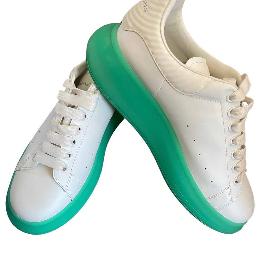 ALEXANDER MCQUEEN (44)
Men's Oversized Larry Bicolor Leather Sneakers